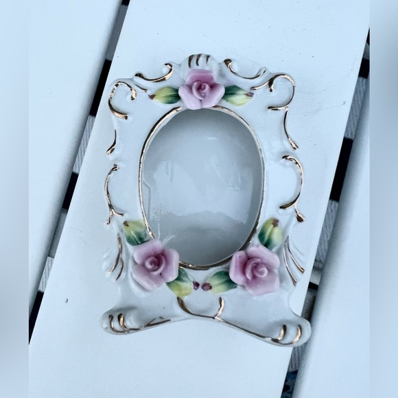 Vintage Ucago Japan small oval ceramic picture frame holds wallet size photo - Picture 6 of 7